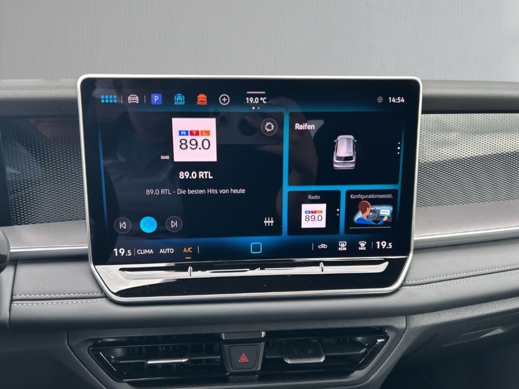 Fahrzeugabbildung Volkswagen Tayron 2.0 TDI DSG Life ACC PDCv+h LED Navi AHK Color