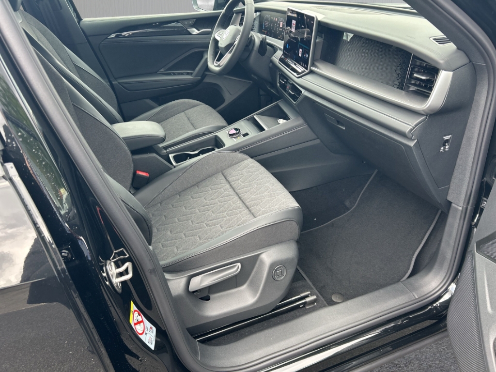 Fahrzeugabbildung Volkswagen Tayron 2.0 TDI DSG Life ACC PDCv+h LED Navi AHK Color