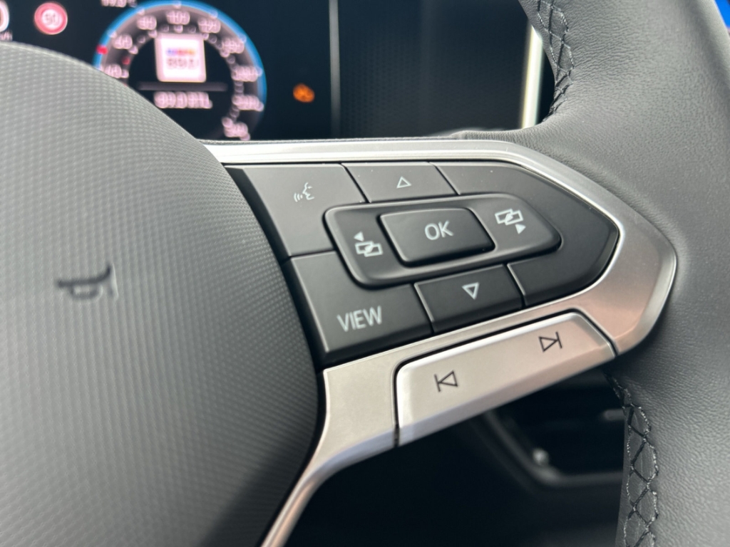Fahrzeugabbildung Volkswagen Tayron 2.0 TDI DSG Life ACC PDCv+h LED Navi AHK Color