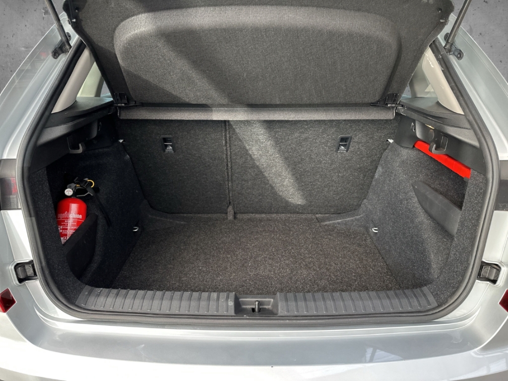 Fahrzeugabbildung SKODA Kamiq Selection 1.0 TSI DSG LED VC SHZ PDC Alu A