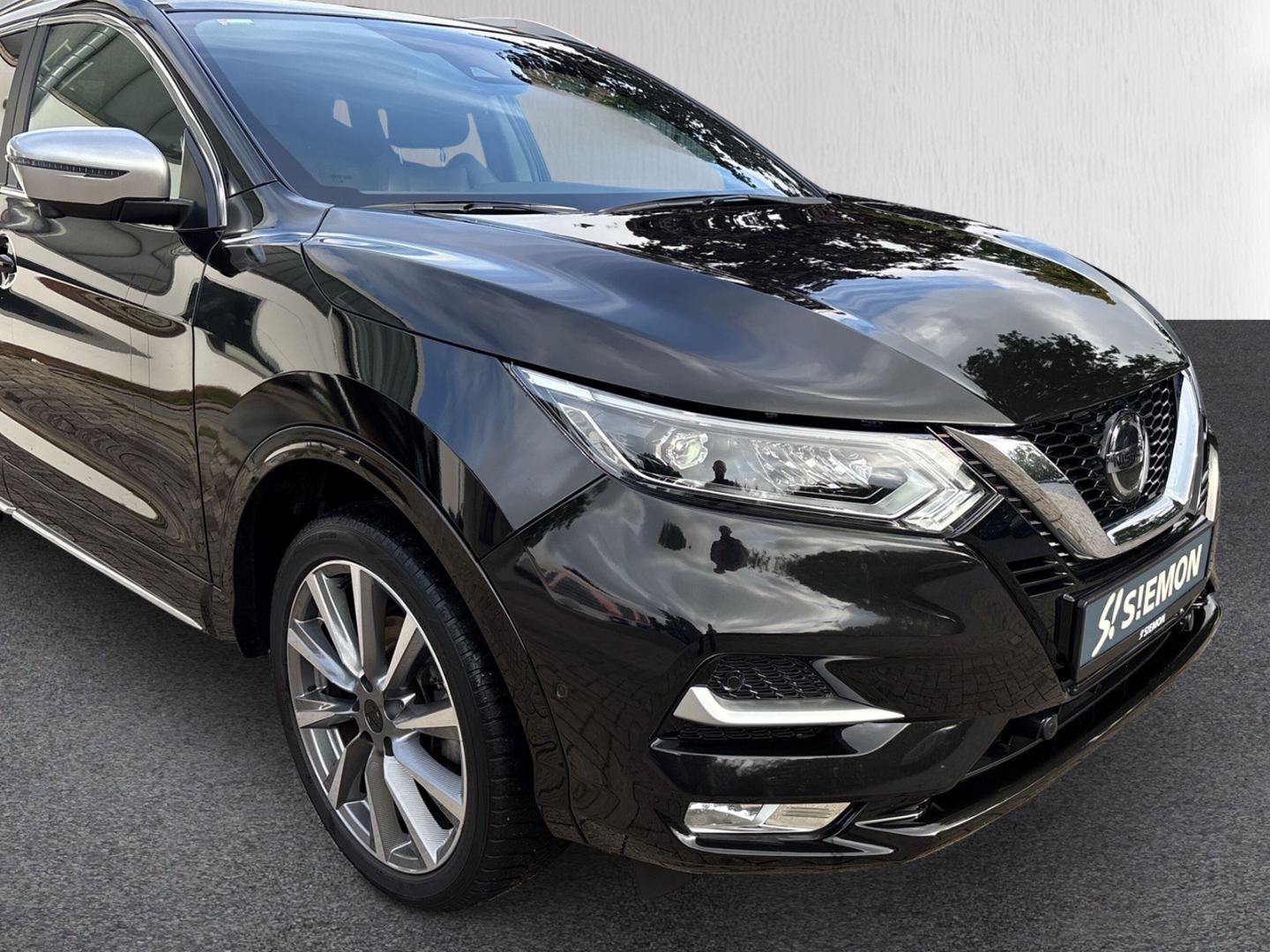 Fahrzeugabbildung Nissan Qashqai Tekna+ 1,3 DIG-T RFK SHZ LED TEMP
