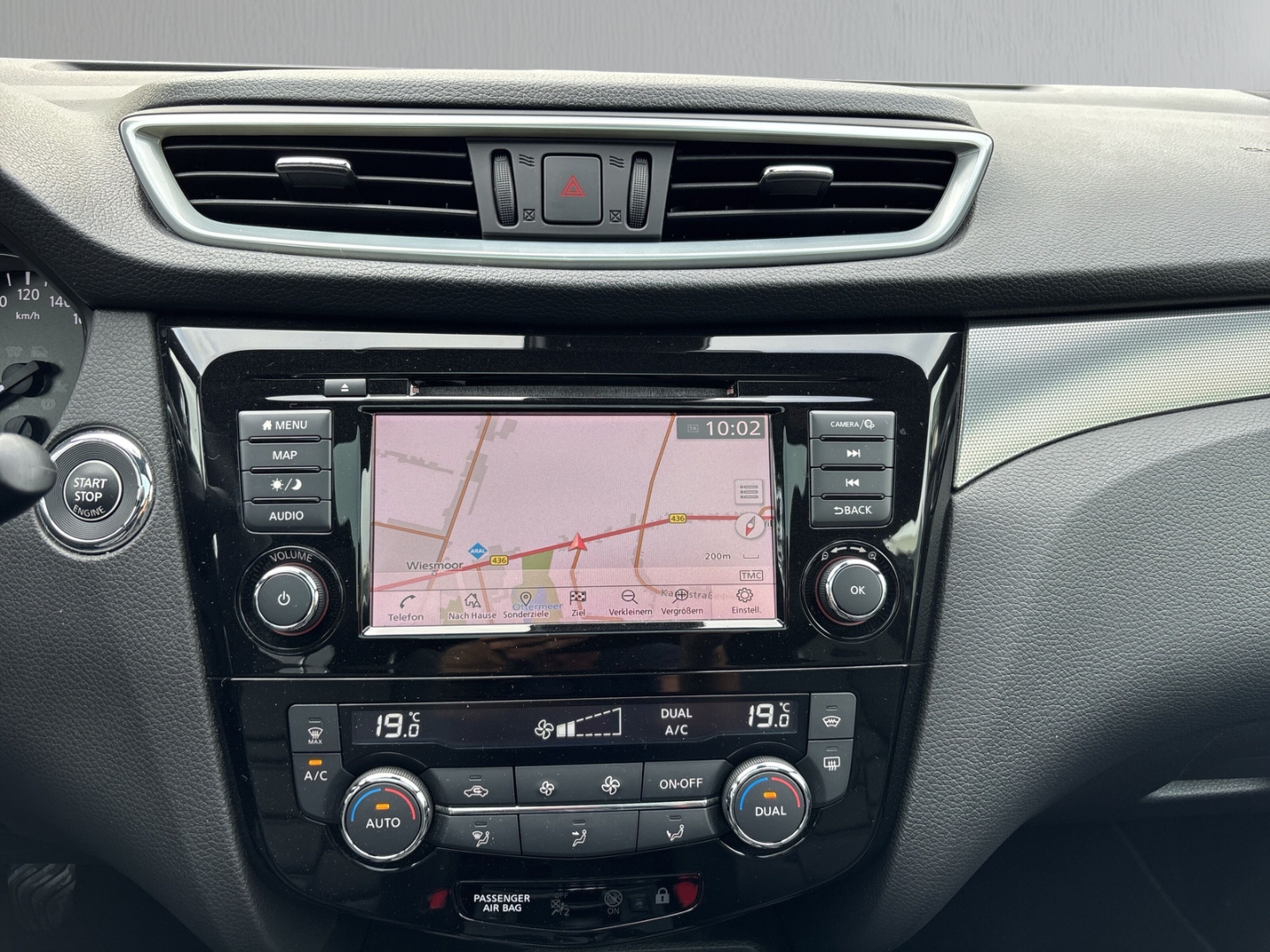 Fahrzeugabbildung Nissan Qashqai Tekna+ 1,3 DIG-T RFK SHZ LED TEMP