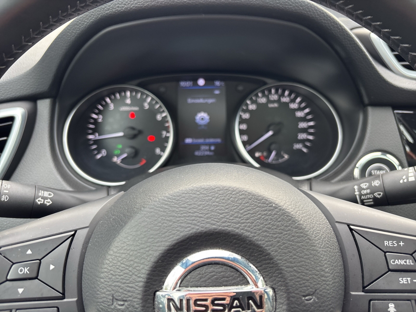 Fahrzeugabbildung Nissan Qashqai Tekna+ 1,3 DIG-T RFK SHZ LED TEMP