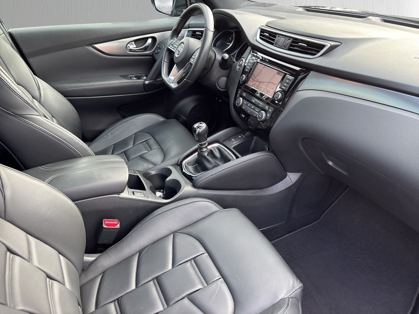 Fahrzeugabbildung Nissan Qashqai Tekna+ 1,3 DIG-T RFK SHZ LED TEMP