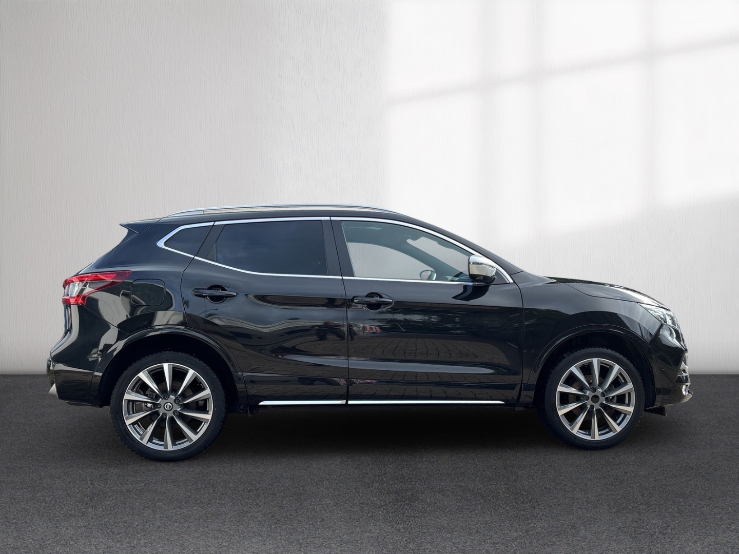 Fahrzeugabbildung Nissan Qashqai Tekna+ 1,3 DIG-T RFK SHZ LED TEMP