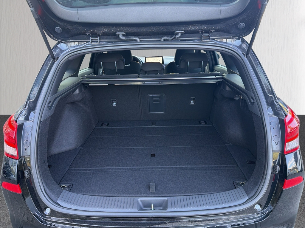 Fahrzeugabbildung Hyundai i30 FL Kombi MY26 1.6 T-GDi DCT N-Line Panorama Navi Digitales Cockpit LED Apple