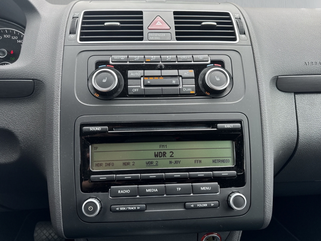 Fahrzeugabbildung Volkswagen Touran PDC SHZ Temp Klima Lichtsensor Servo Radio