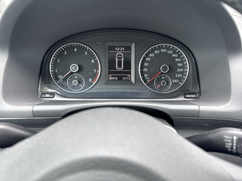 Fahrzeugabbildung Volkswagen Touran PDC SHZ Temp Klima Lichtsensor Servo Radio