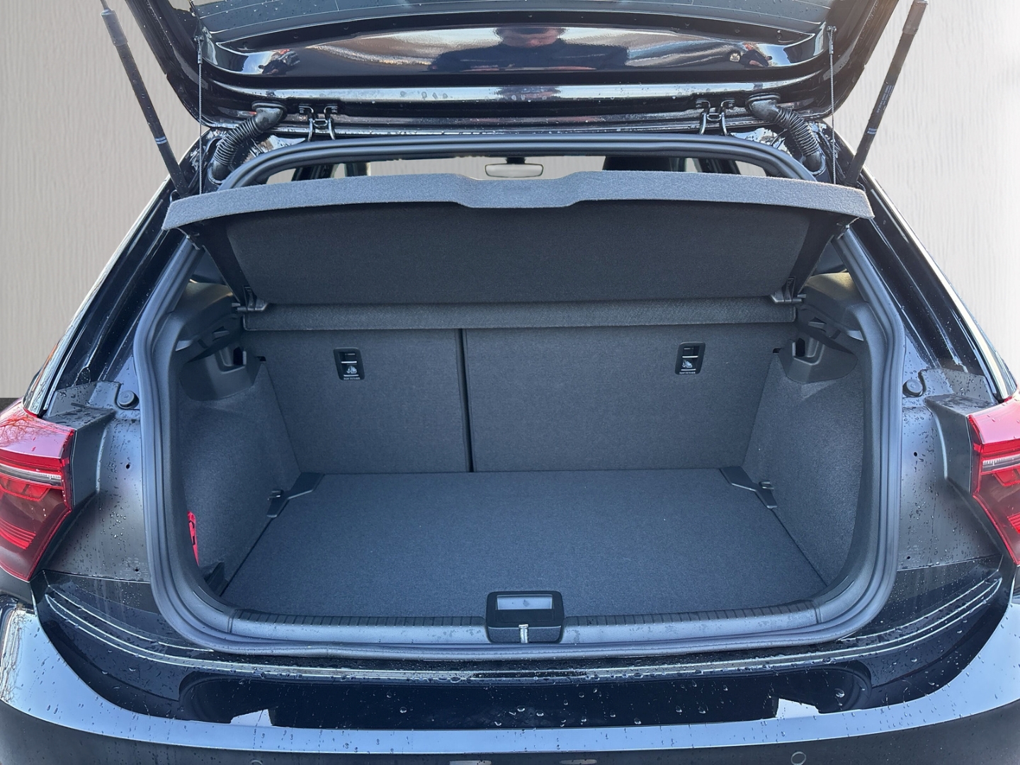 Fahrzeugabbildung Volkswagen Polo GTI 2.0 TSI IQ.LIGHT Pano RearView ACC SHZ