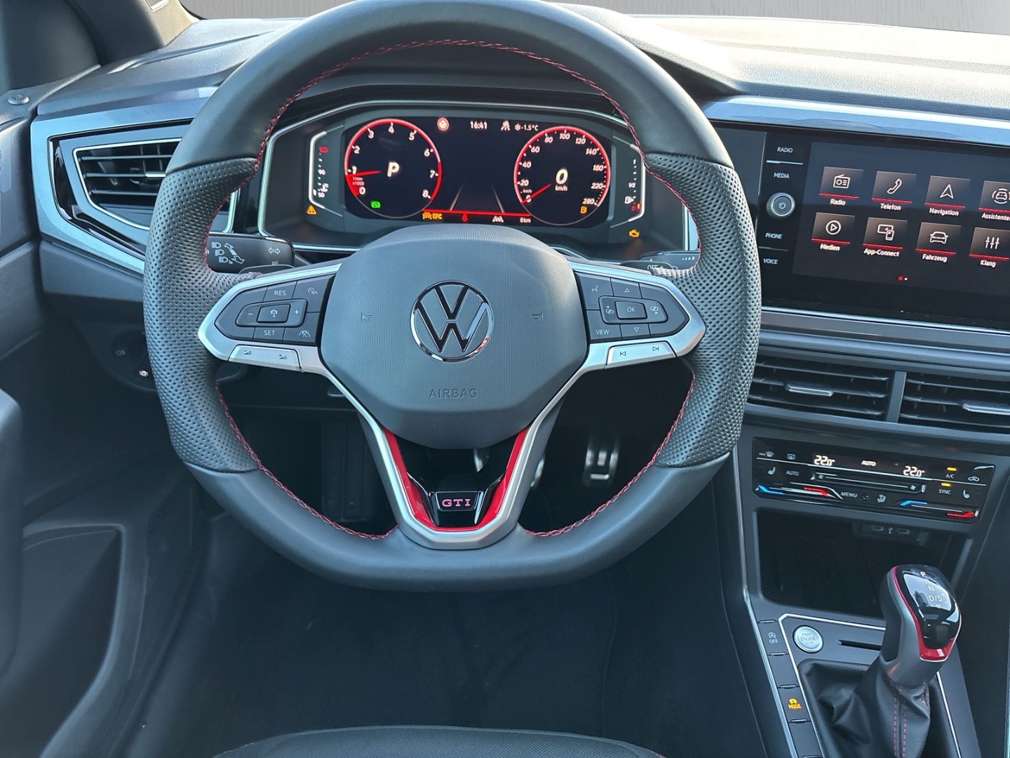 Fahrzeugabbildung Volkswagen Polo GTI 2.0 TSI IQ.LIGHT Pano RearView ACC SHZ