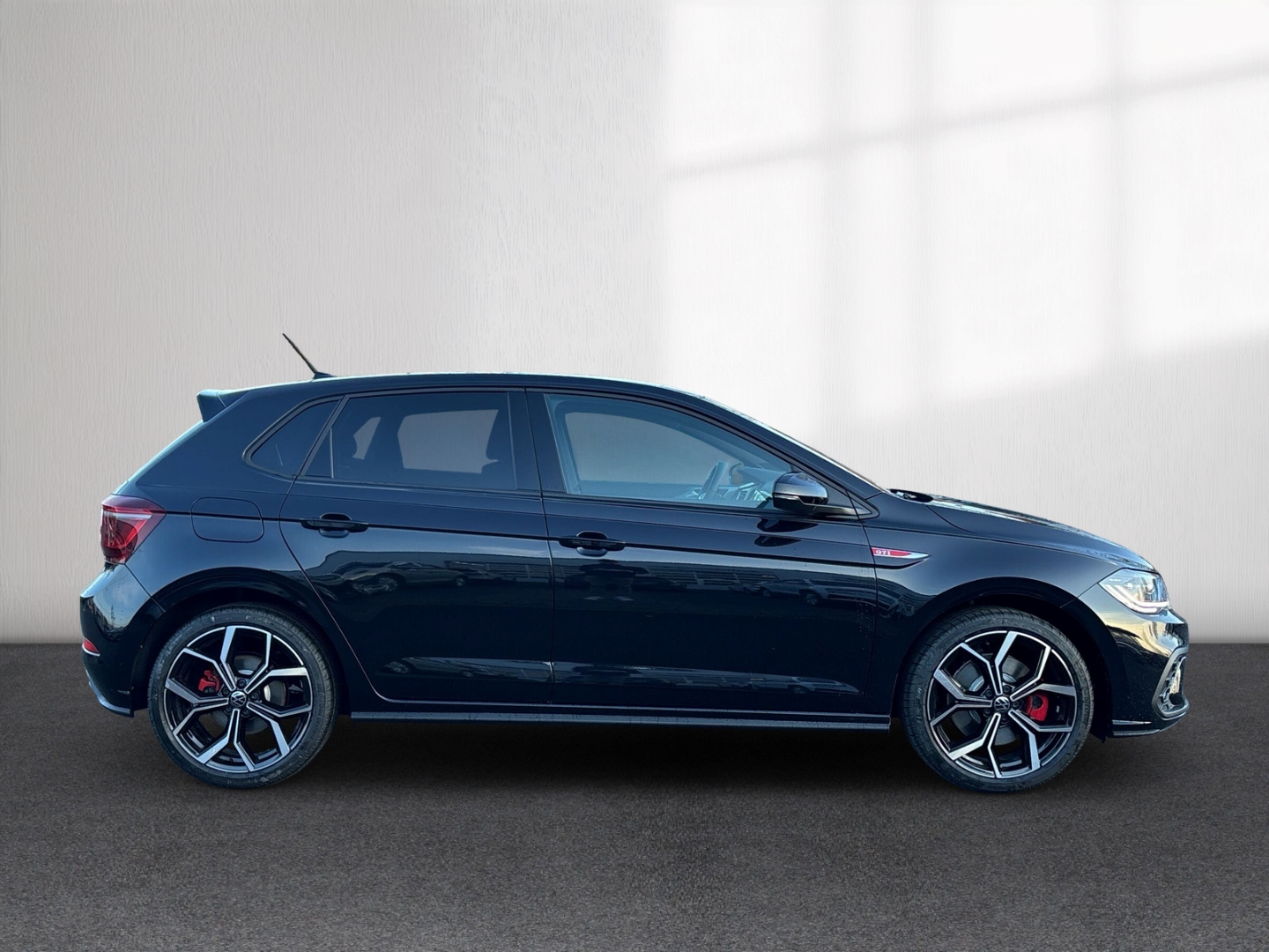 Fahrzeugabbildung Volkswagen Polo GTI 2.0 TSI IQ.LIGHT Pano RearView ACC SHZ
