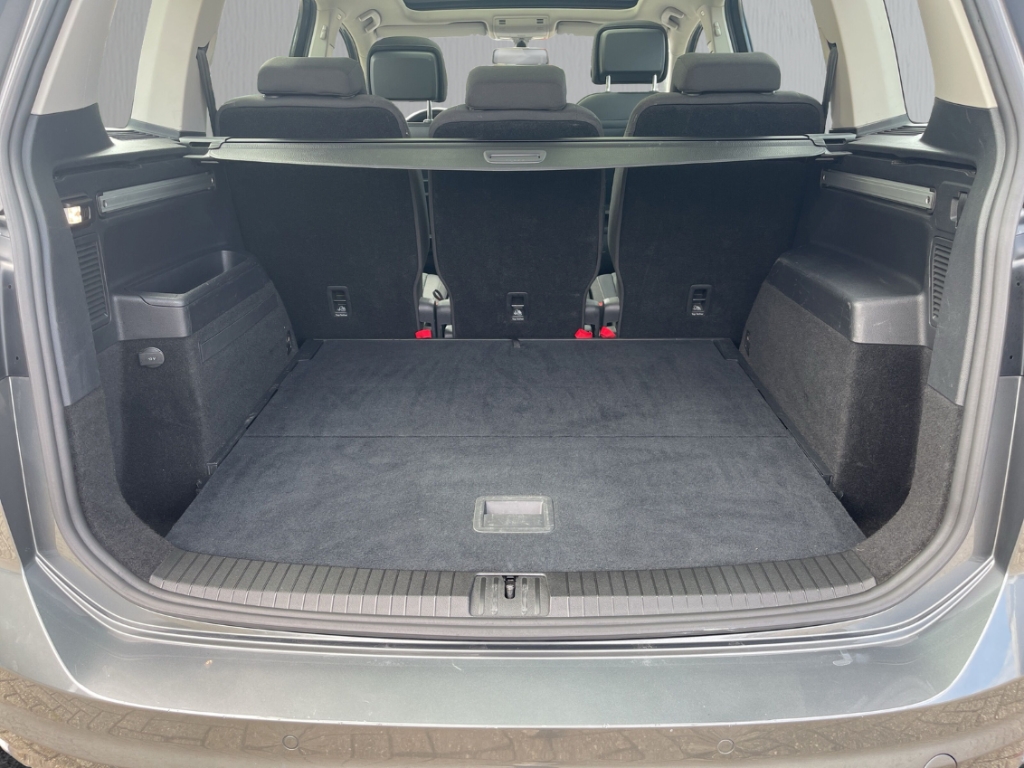 Fahrzeugabbildung Volkswagen Touran Comfortline 1.6 TDI Navi GJR ACC