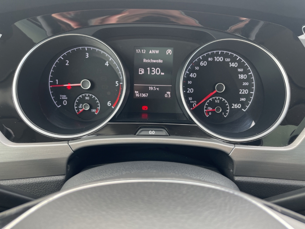 Fahrzeugabbildung Volkswagen Touran Comfortline 1.6 TDI Navi GJR ACC