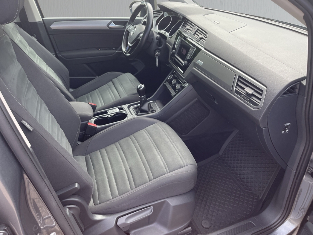 Fahrzeugabbildung Volkswagen Touran Comfortline 1.6 TDI Navi GJR ACC