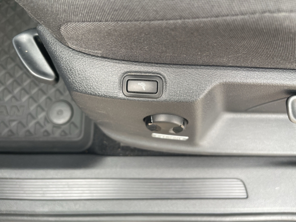 Fahrzeugabbildung Volkswagen Touran Comfortline 1.6 TDI Navi GJR ACC