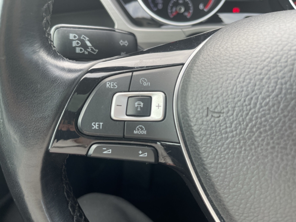 Fahrzeugabbildung Volkswagen Touran Comfortline 1.6 TDI Navi GJR ACC