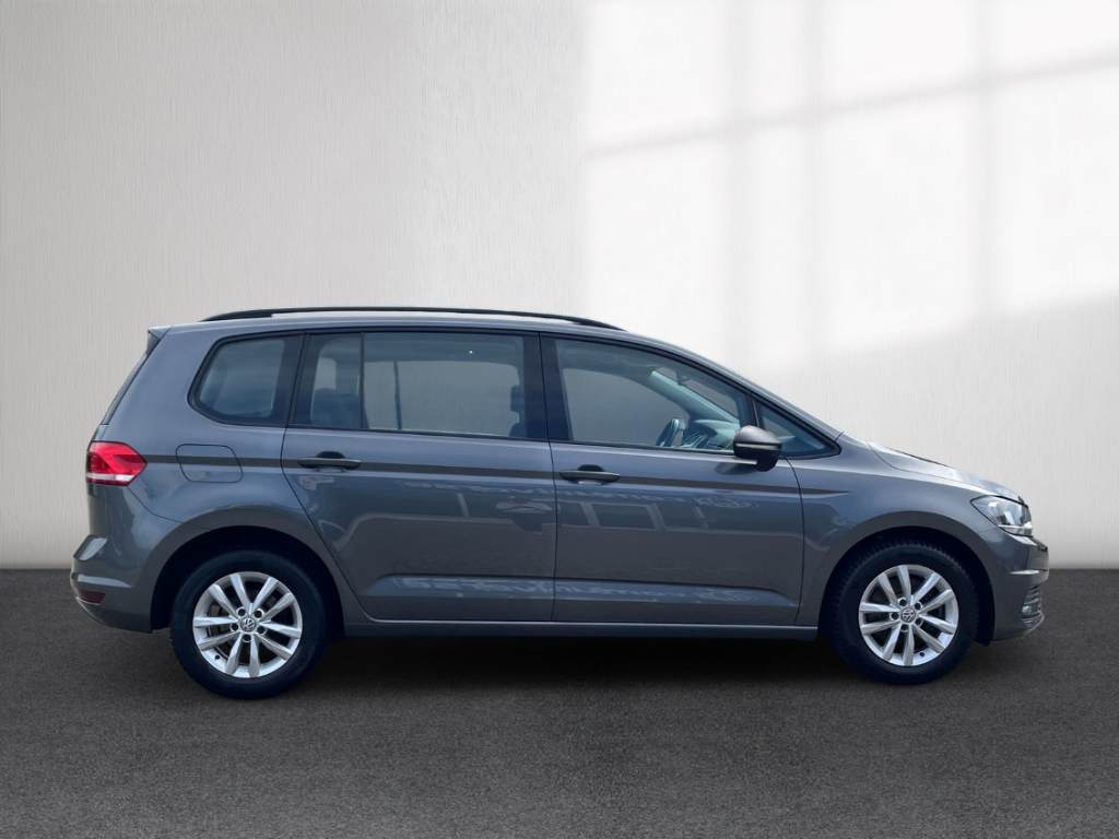 Fahrzeugabbildung Volkswagen Touran Comfortline 1.6 TDI Navi GJR ACC