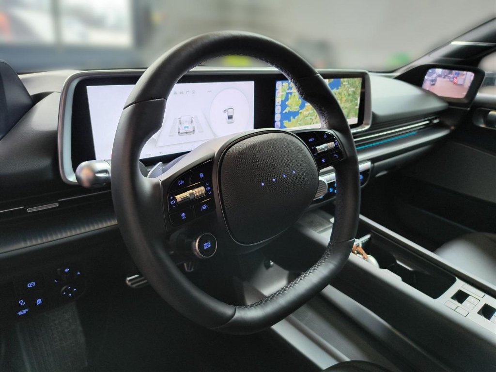 Fahrzeugabbildung Hyundai IONIQ 6 77,4kWh 4WD UNIQ Digi-Spiegel Schiebedach HUD Navi Digitales Cockpit Memory Sitze