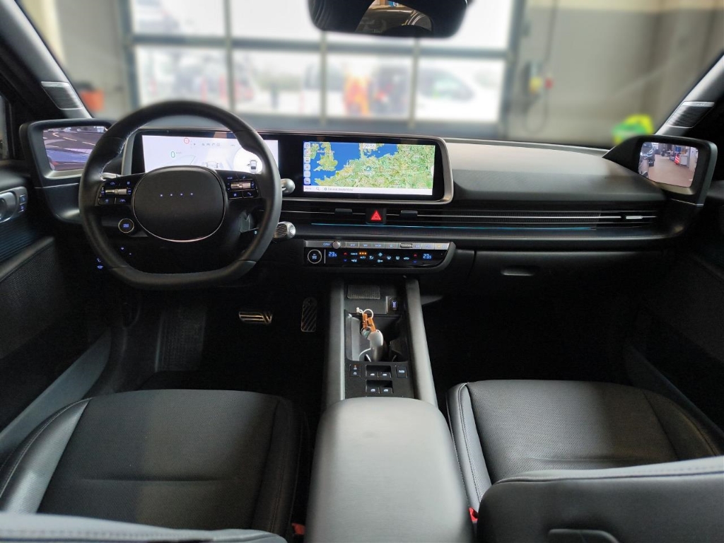 Fahrzeugabbildung Hyundai IONIQ 6 77,4kWh 4WD UNIQ Digi-Spiegel Schiebedach HUD Navi Digitales Cockpit Memory Sitze