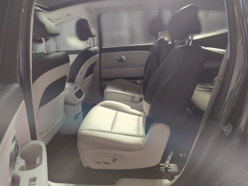 Fahrzeugabbildung Hyundai IONIQ 9 110 kWh 4WD 6-Sitze UNIQ Relax-P Pano-Schiebedach MY26 HUD Niveau