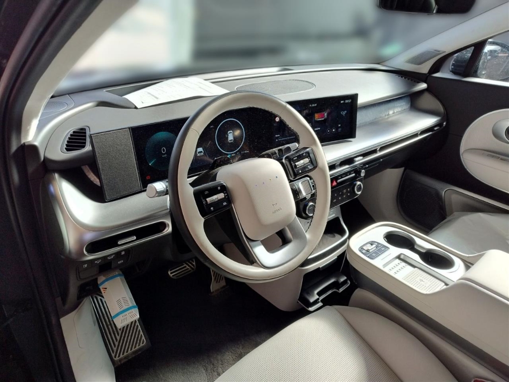 Fahrzeugabbildung Hyundai IONIQ 9 110 kWh 4WD 6-Sitze UNIQ Relax-P Pano-Schiebedach MY26 HUD Niveau
