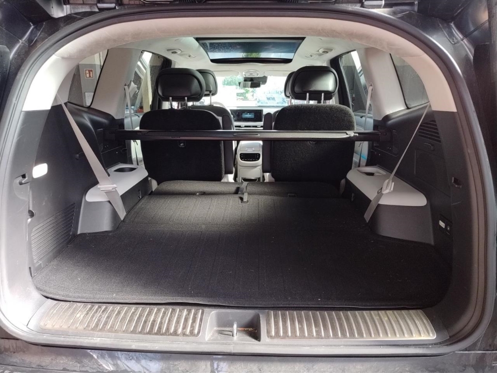 Fahrzeugabbildung Hyundai IONIQ 9 110 kWh 4WD 6-Sitze UNIQ Relax-P Pano-Schiebedach MY26 HUD Niveau