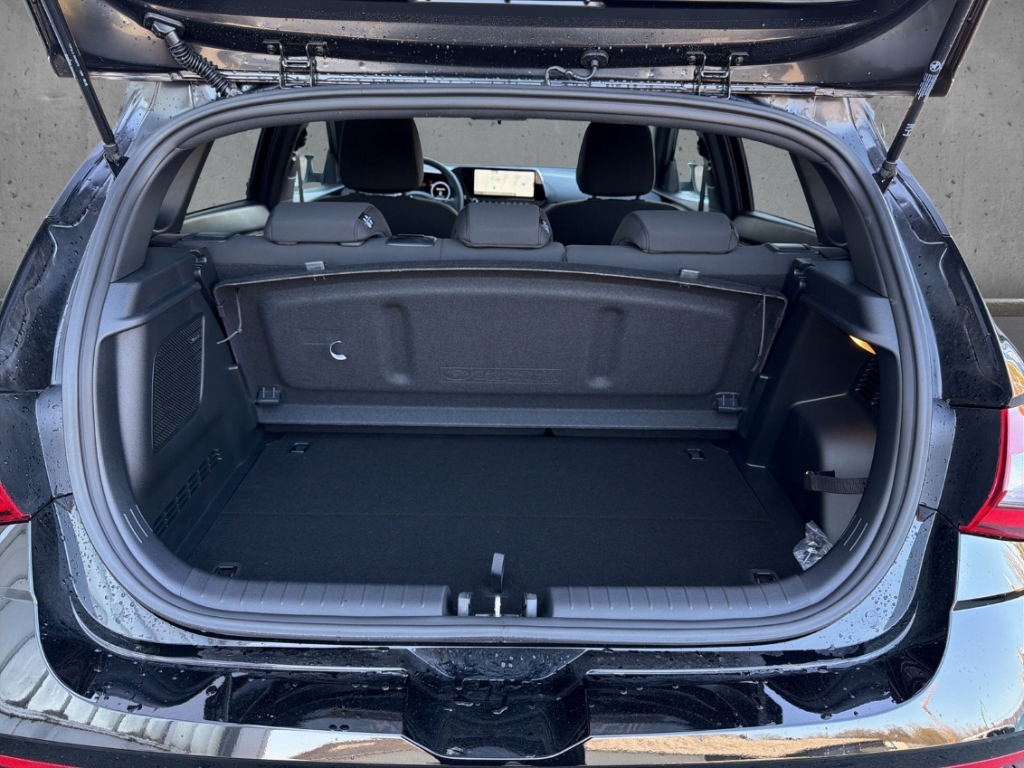 Fahrzeugabbildung Hyundai i20 FL MY26 1.0 T-GDI MT Blackline Navi Soundsystem Bose LED Apple CarPlay Android Auto