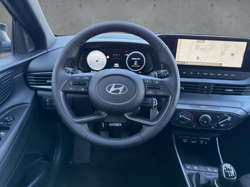 Fahrzeugabbildung Hyundai i20 FL MY26 1.0 T-GDI MT Blackline Navi Soundsystem Bose LED Apple CarPlay Android Auto