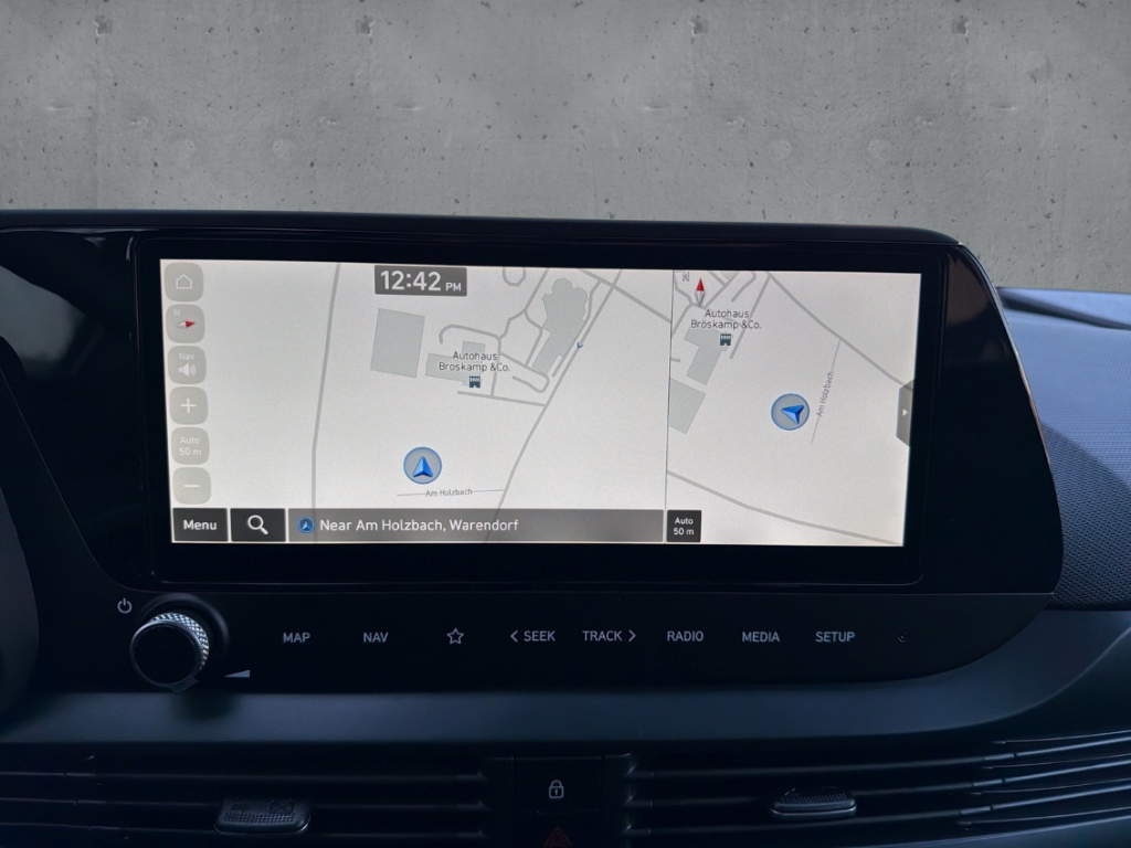 Fahrzeugabbildung Hyundai i20 FL MY26 1.0 T-GDI MT Blackline Navi Soundsystem Bose LED Apple CarPlay Android Auto