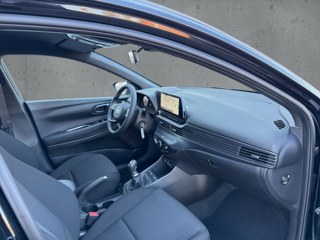 Fahrzeugabbildung Hyundai i20 FL MY26 1.0 T-GDI MT Blackline Navi Soundsystem Bose LED Apple CarPlay Android Auto