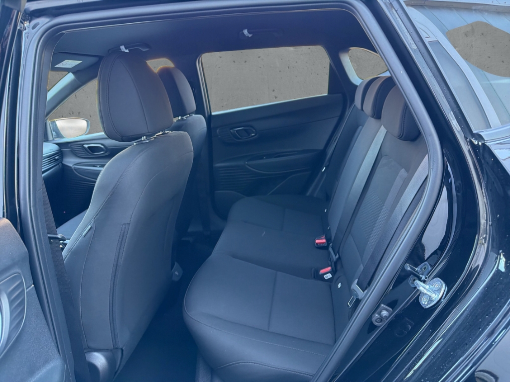 Fahrzeugabbildung Hyundai i20 FL MY26 1.0 T-GDI MT Blackline Navi Soundsystem Bose LED Apple CarPlay Android Auto