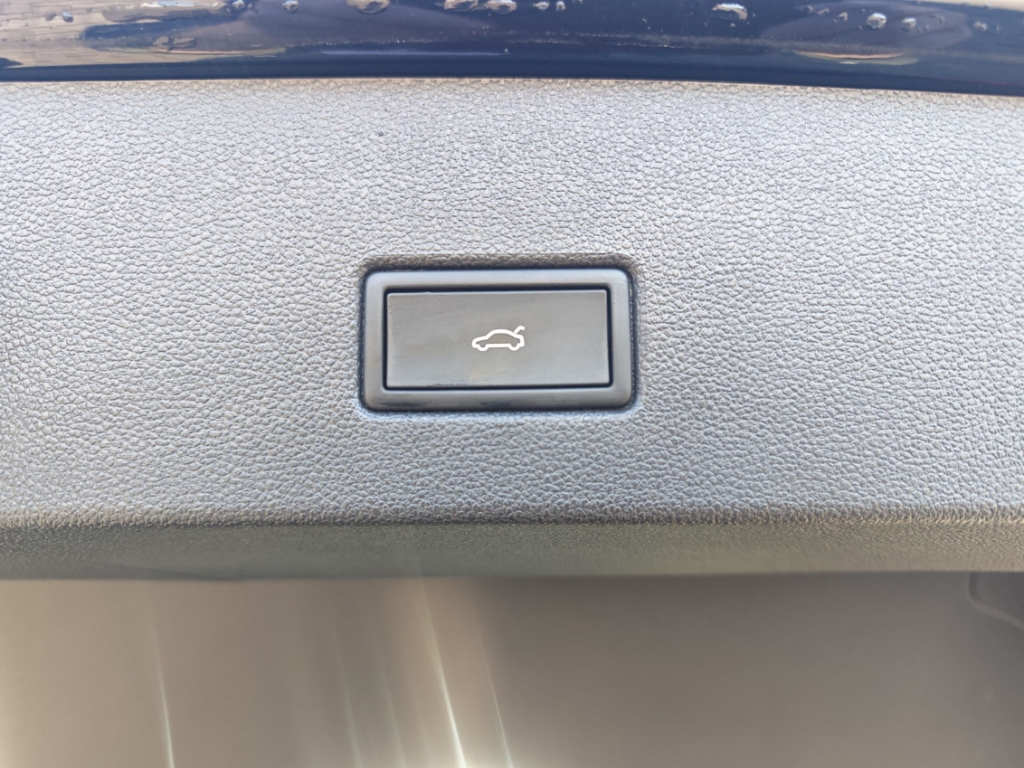 Fahrzeugabbildung Volkswagen T-Roc 1.5 TSI DSG R-Line IQ.Drive LED+ ACC SHZ