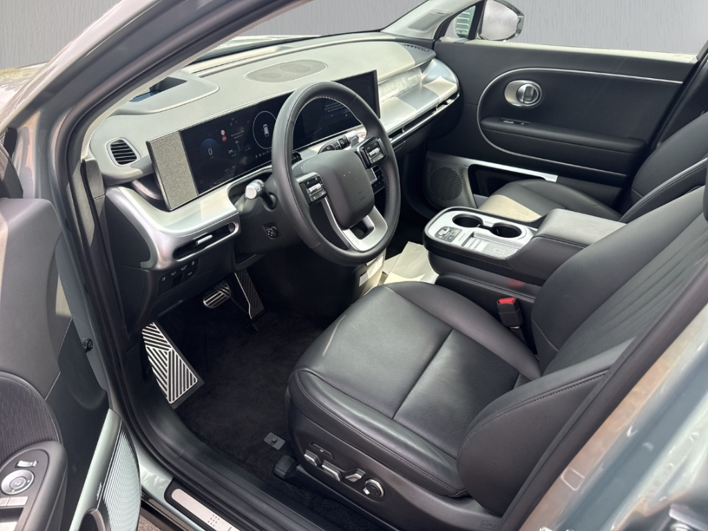Fahrzeugabbildung Hyundai IONIQ 9 110 kWh 4WD 6-Sitze UNIQ Swivel Pano-Schiebedach MY26 HUD Niveau