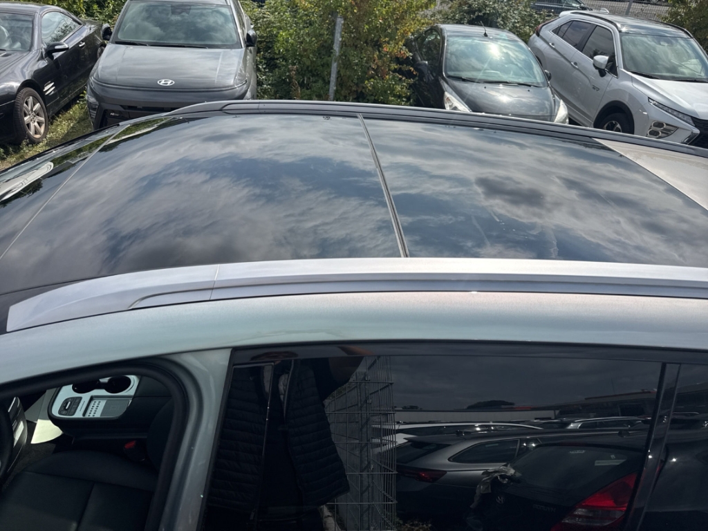 Fahrzeugabbildung Hyundai IONIQ 9 110 kWh 4WD 6-Sitze UNIQ Swivel Pano-Schiebedach MY26 HUD Niveau
