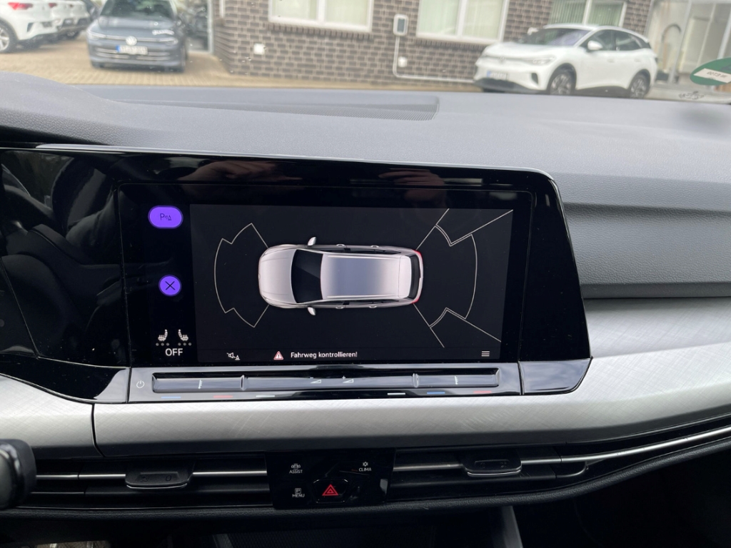 Fahrzeugabbildung Volkswagen Golf Variant TDI DSG Life AHK Navi ACC SHZ LHZ