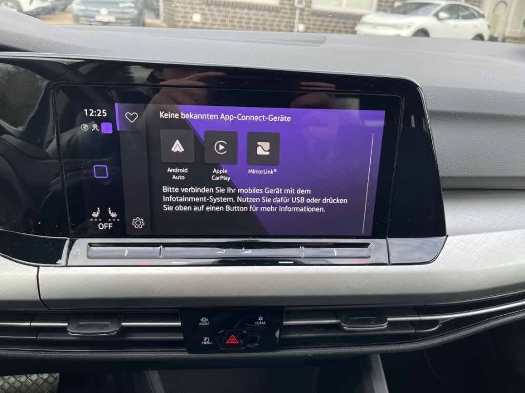 Fahrzeugabbildung Volkswagen Golf Variant TDI DSG Life AHK Navi ACC SHZ LHZ