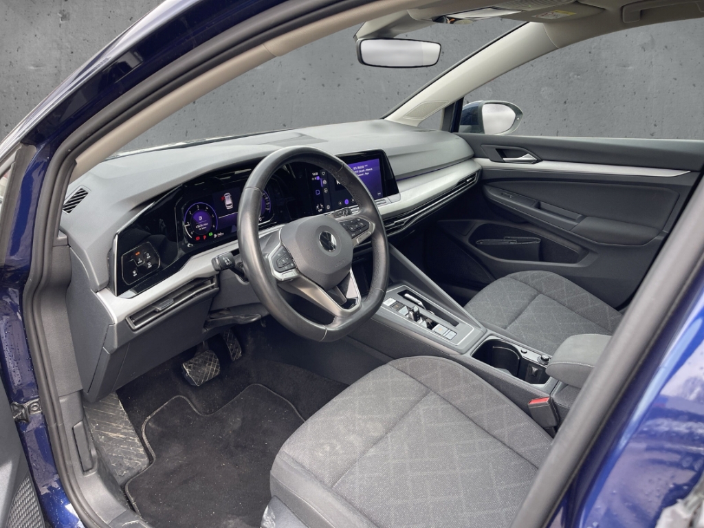 Fahrzeugabbildung Volkswagen Golf Variant TDI DSG Life AHK Navi ACC SHZ LHZ