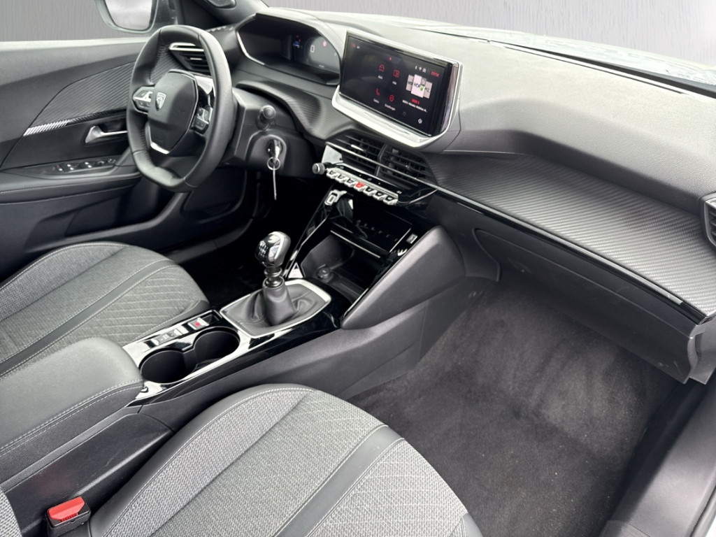 Fahrzeugabbildung Peugeot 2008 1.2 PureTech Allure LED Klimaauto PDC LM17