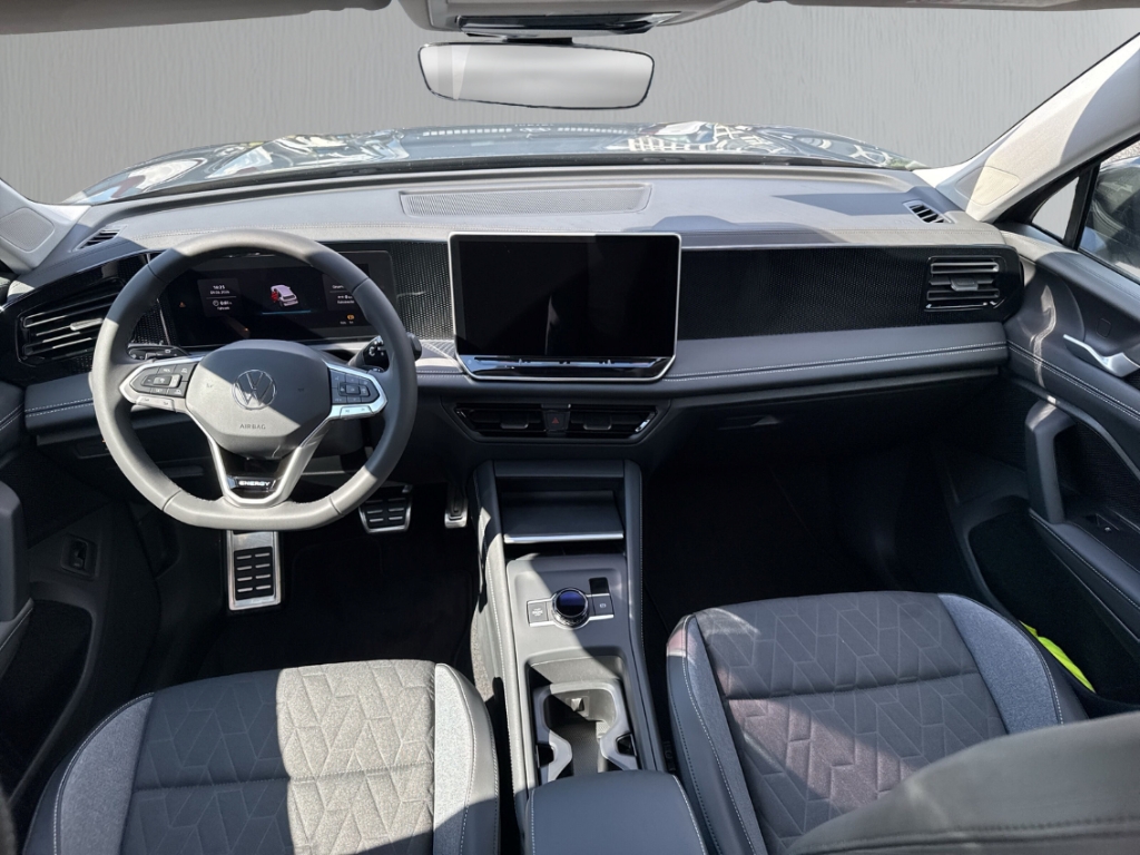 Fahrzeugabbildung Volkswagen Tiguan 1.5 eTSI DSG ENERGY LED AHK NAVI LM18 GJR