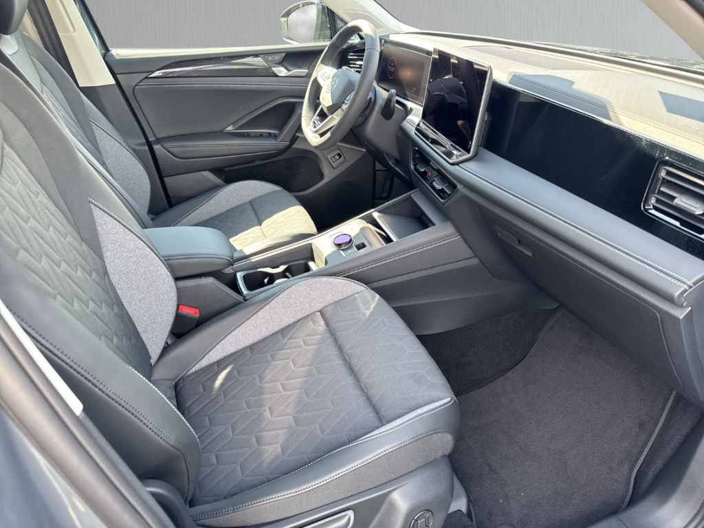Fahrzeugabbildung Volkswagen Tiguan 1.5 eTSI DSG ENERGY LED AHK NAVI LM18 GJR