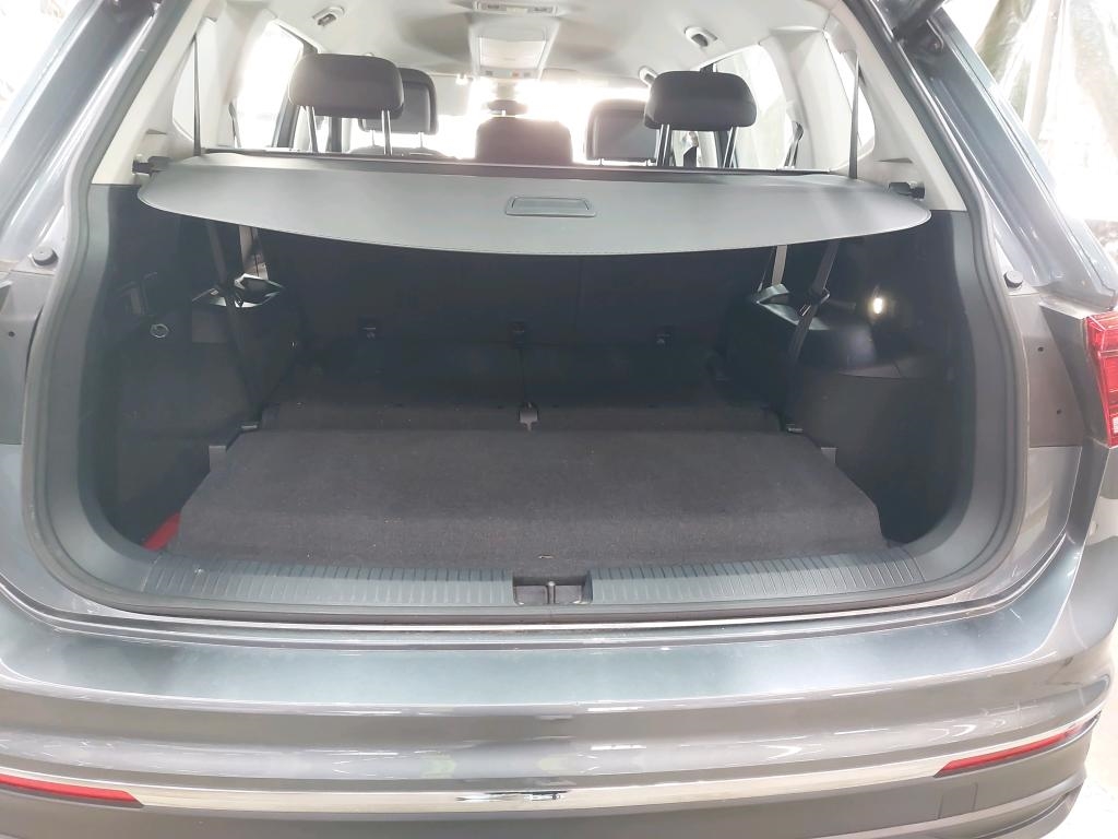 Fahrzeugabbildung Volkswagen Tiguan Allspace 1.5 TSI DSG Life 7-Sitze AHK ACC LED ACC