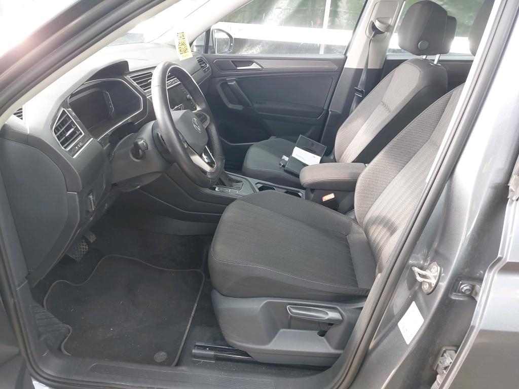 Fahrzeugabbildung Volkswagen Tiguan Allspace 1.5 TSI DSG Life 7-Sitze AHK ACC LED ACC