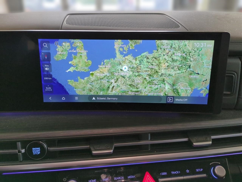 Fahrzeugabbildung Hyundai SANTA FE HEV MY25 1.6 AT 4WD Signature Komf Tech WKR 5-Sitz Navi Leder Digitales Cockpit