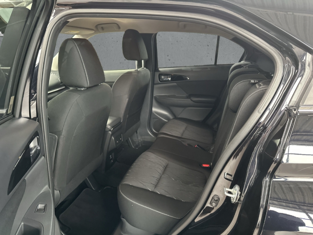 Fahrzeugabbildung Mitsubishi Eclipse Cross Basis 2WD 1.5 T-MIVEC Start-Stop-Automatik