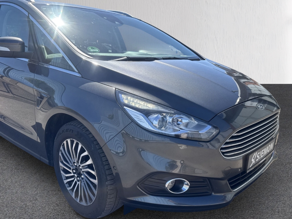Fahrzeugabbildung Ford S-Max 2.0 EcoBlue AT Titanium 7Sitze AHK Navi RKam CarPlay