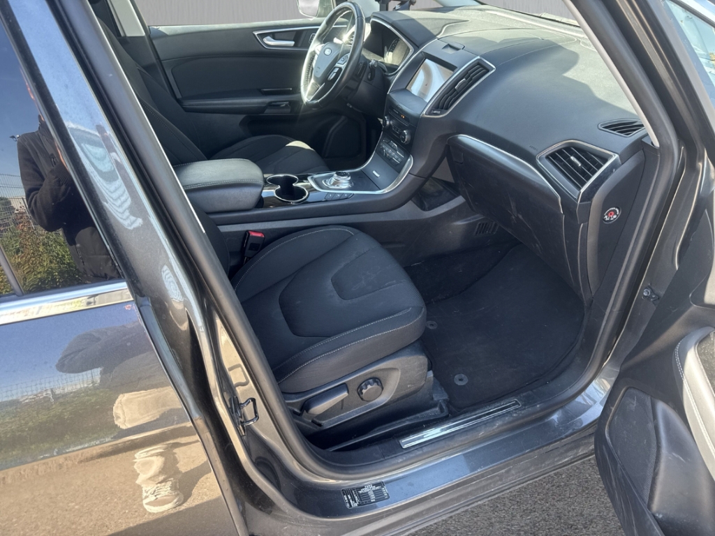 Fahrzeugabbildung Ford S-Max 2.0 EcoBlue AT Titanium 7Sitze AHK Navi RKam CarPlay