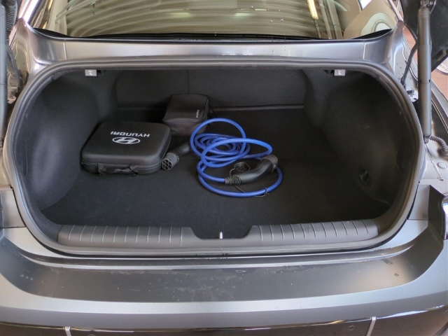 Fahrzeugabbildung Hyundai IONIQ 6 77,4kWh 4WD UNIQ Digi-Spiegel HUD Navi Digitales Cockpit Memory Sitze Soundsystem Bose