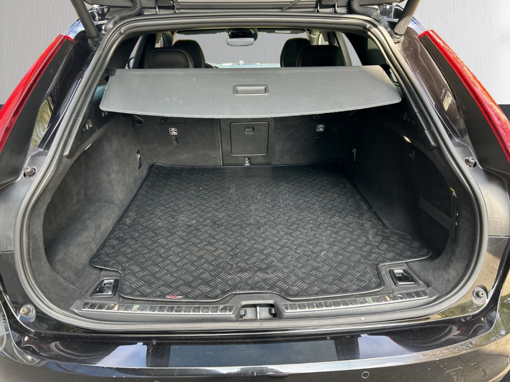 Fahrzeugabbildung Volvo V90 T5 Inscription HUD StandHZG Navi Leder Memory Soundsystem