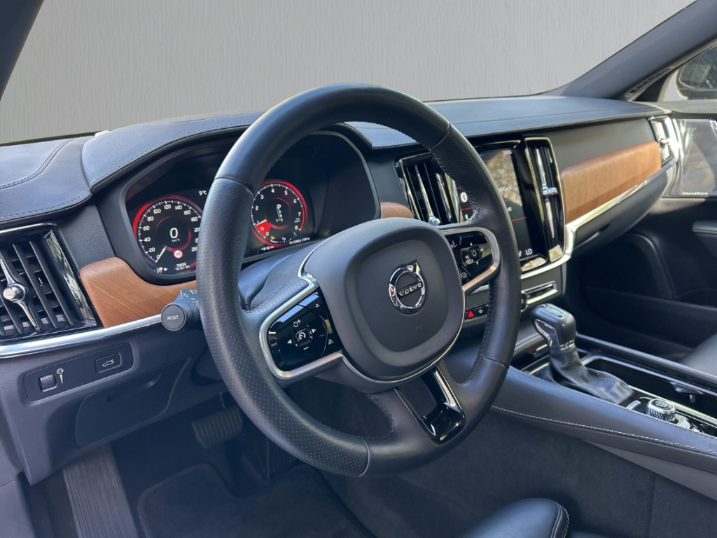 Fahrzeugabbildung Volvo V90 T5 Inscription HUD StandHZG Navi Leder Memory Soundsystem