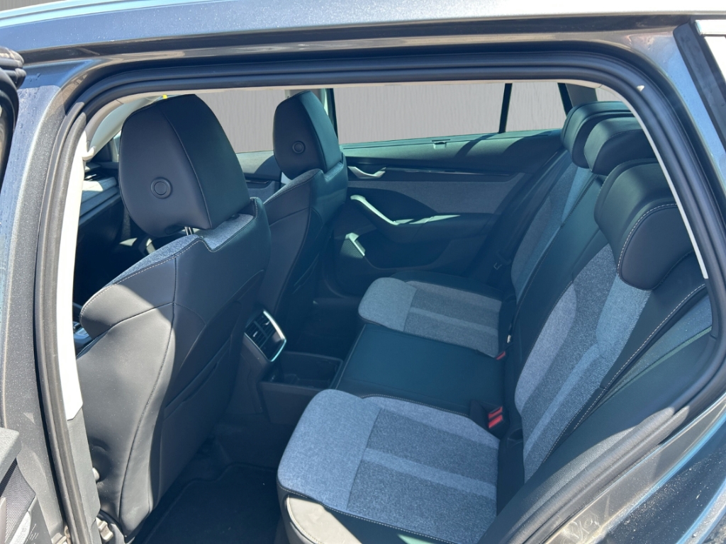 Fahrzeugabbildung SKODA Octavia 2.0 TDI Selection PDCv+h SHZ Temp LED Color